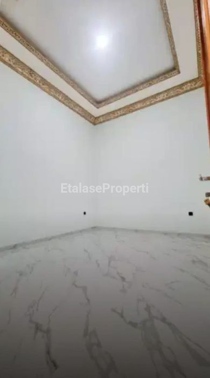 Foto properti Dijual Rumah Baru Gress Di Manyar Dekat Galaxy Mall 8