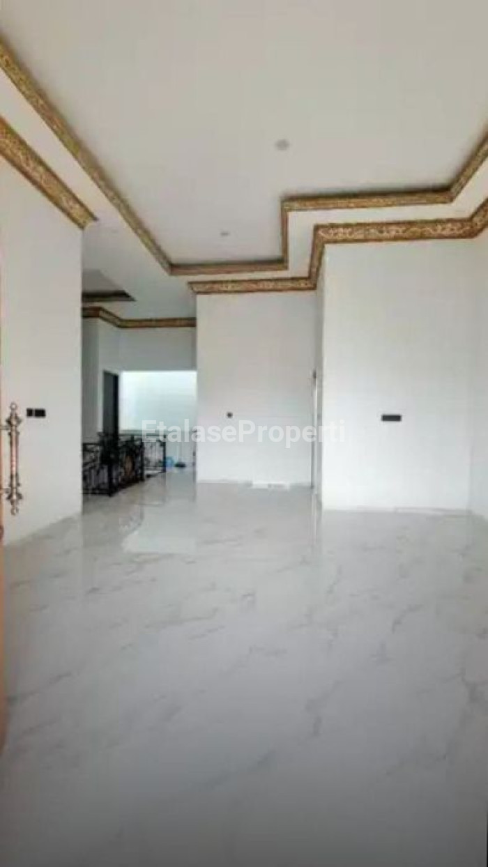 Foto properti Dijual Rumah Baru Gress Di Manyar Dekat Galaxy Mall 9
