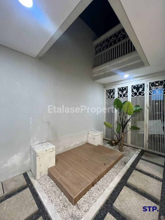 Foto properti Rumah Full Furnished Di Pakuwon City Cluster Grand Island Casa Tobago 2