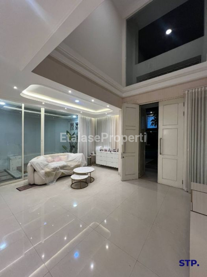 Foto properti Rumah Full Furnished Di Pakuwon City Cluster Grand Island Casa Tobago 3