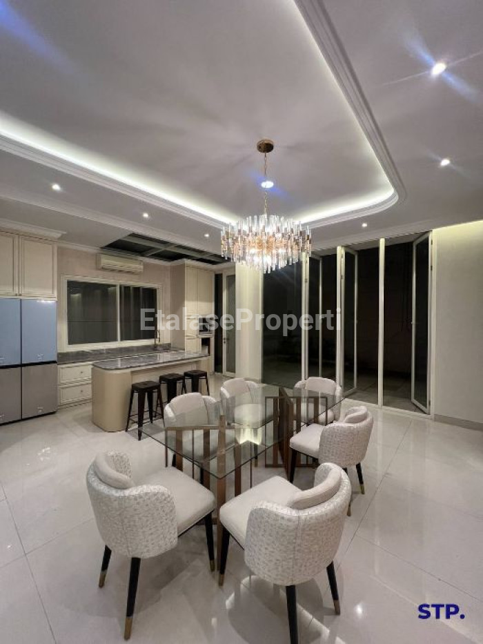 Foto properti Rumah Full Furnished Di Pakuwon City Cluster Grand Island Casa Tobago 5