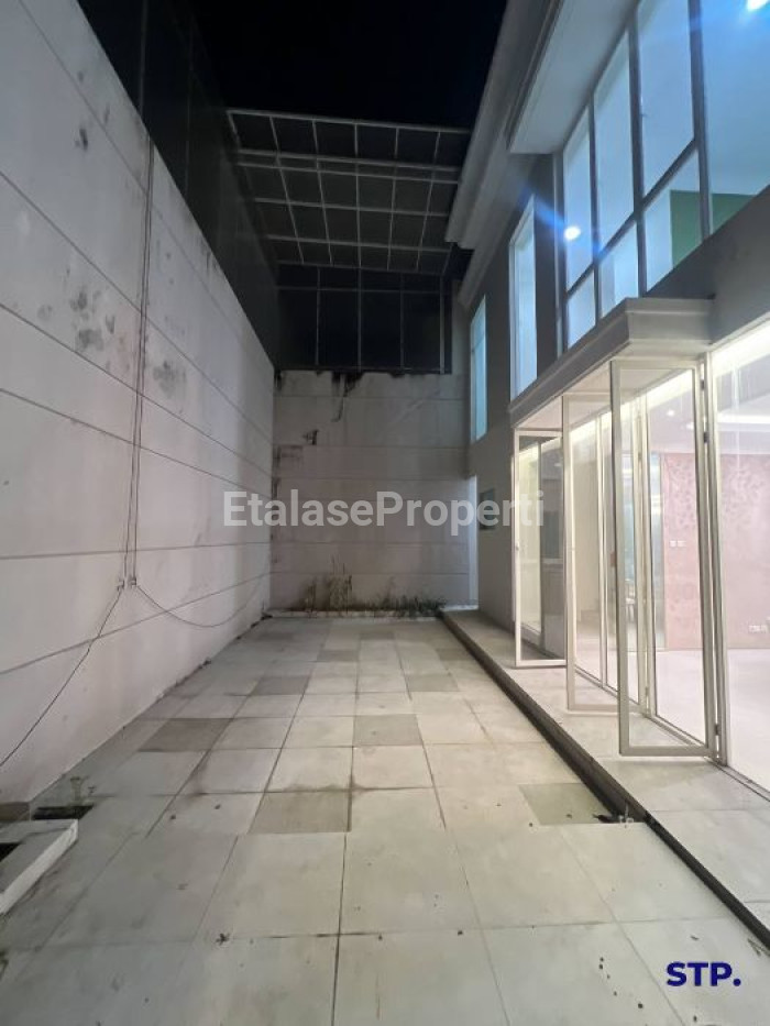 Foto properti Rumah Full Furnished Di Pakuwon City Cluster Grand Island Casa Tobago 6