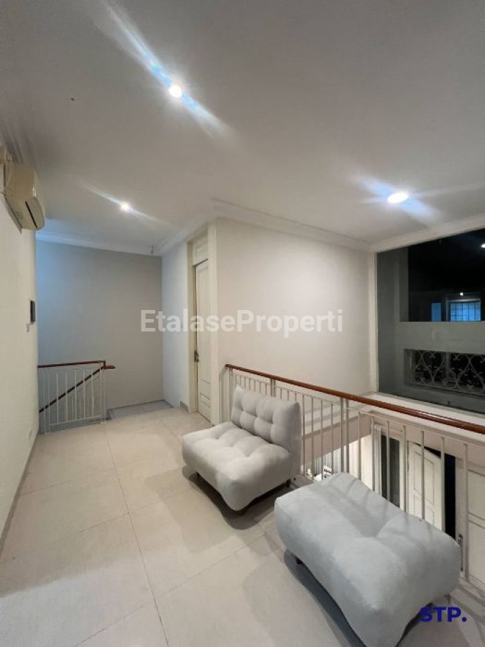 Foto properti Rumah Full Furnished Di Pakuwon City Cluster Grand Island Casa Tobago 7