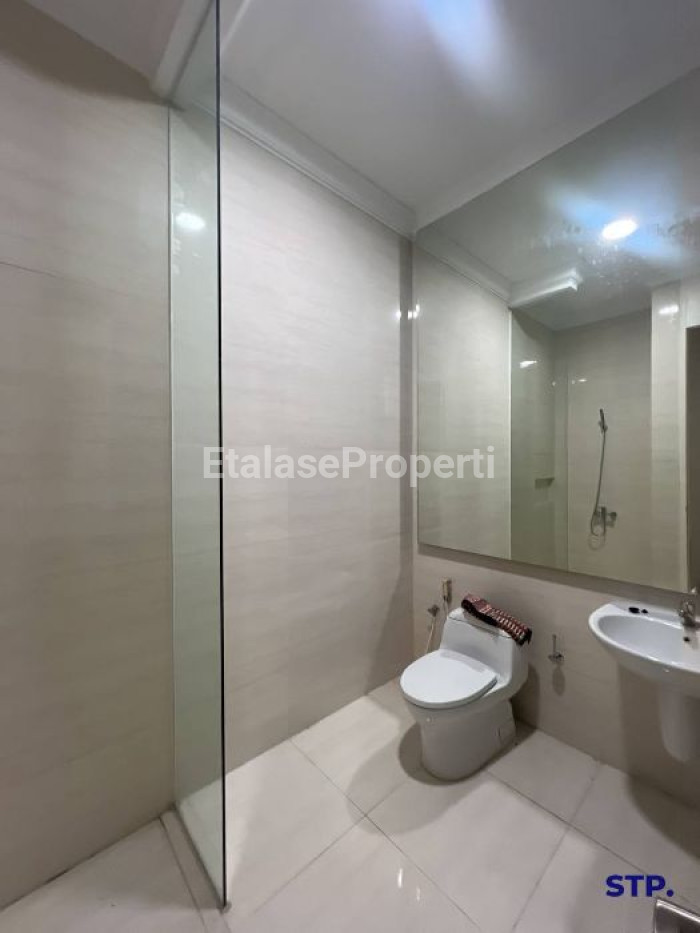 Foto properti Rumah Full Furnished Di Pakuwon City Cluster Grand Island Casa Tobago 10