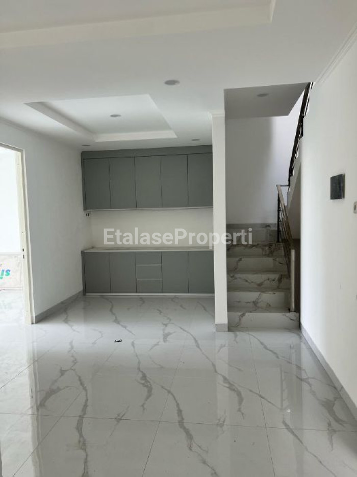 Foto properti DIJUAL RUMAH BARU GRESS 3 LANTAI PAKUWON CITY 4
