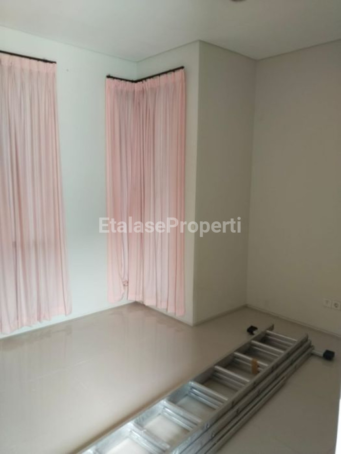 Foto properti DIJUAL/DISEWAKAN RUMAH SIAP HUNI SEMI FURNISHED DI NORTHWEST HILL, CITRALAND UTARA 2