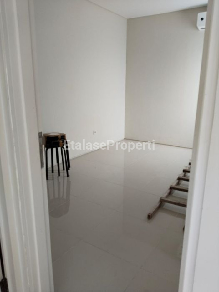 Foto properti DIJUAL/DISEWAKAN RUMAH SIAP HUNI SEMI FURNISHED DI NORTHWEST HILL, CITRALAND UTARA 3