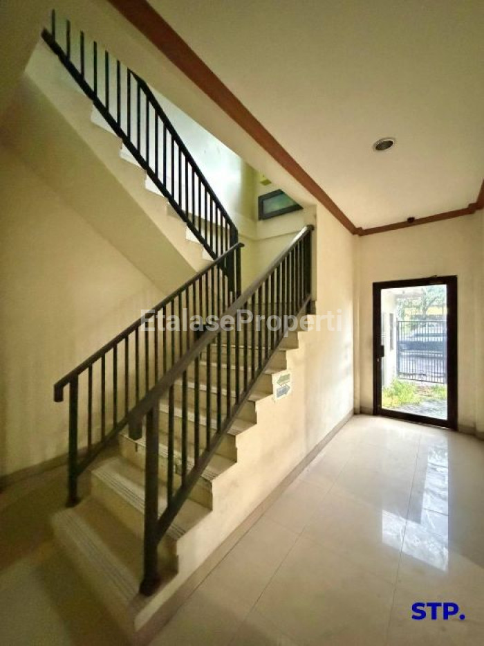 Foto properti JUAL CEPAT - Gedung 3 Lantai Di Raya Gayungsari, Surabaya 7