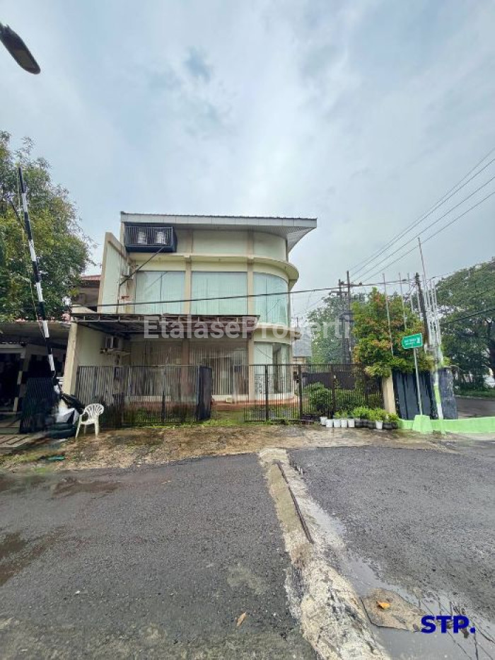 Foto properti JUAL CEPAT - Gedung 3 Lantai Di Raya Gayungsari, Surabaya 9