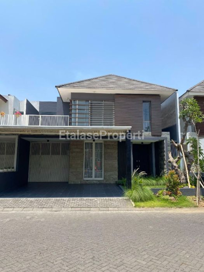 Foto properti Rumah Mewah Full Furnished Di CitraLand The GreenLake Surabaya 1