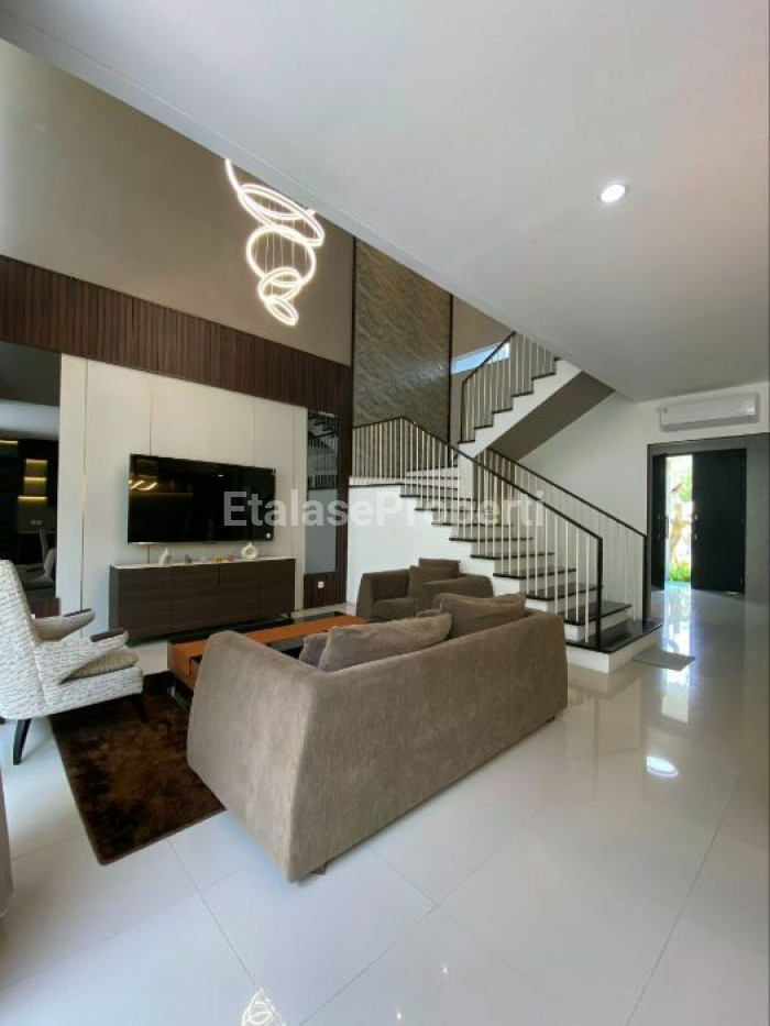Foto properti Rumah Mewah Full Furnished Di CitraLand The GreenLake Surabaya 2