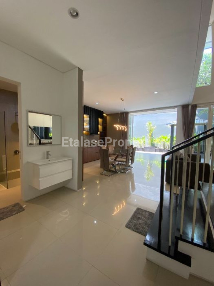 Foto properti Rumah Mewah Full Furnished Di CitraLand The GreenLake Surabaya 3