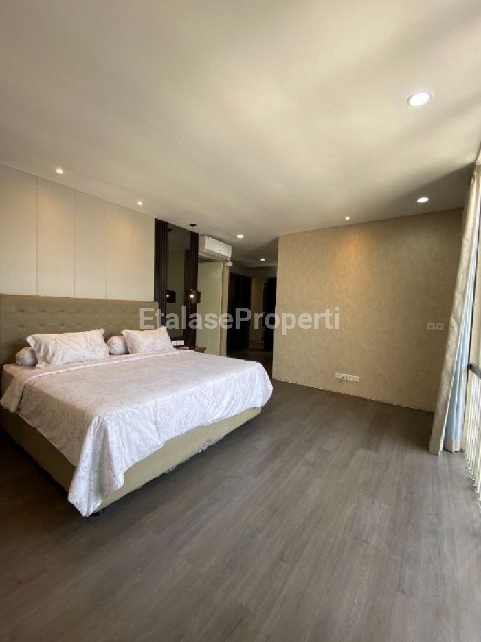 Foto properti Rumah Mewah Full Furnished Di CitraLand The GreenLake Surabaya 8