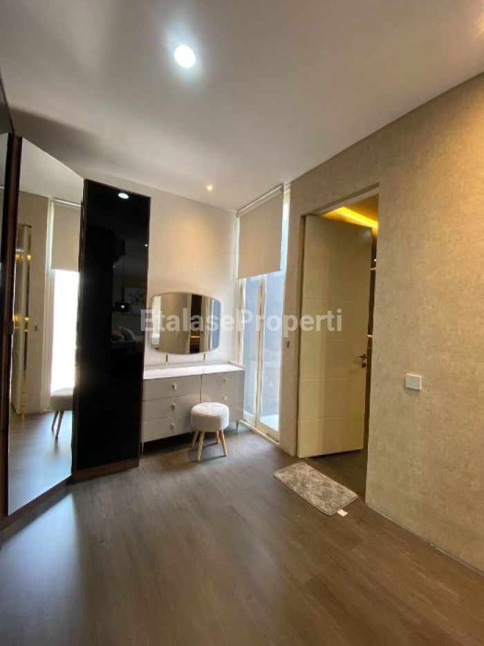 Foto properti Rumah Mewah Full Furnished Di CitraLand The GreenLake Surabaya 9