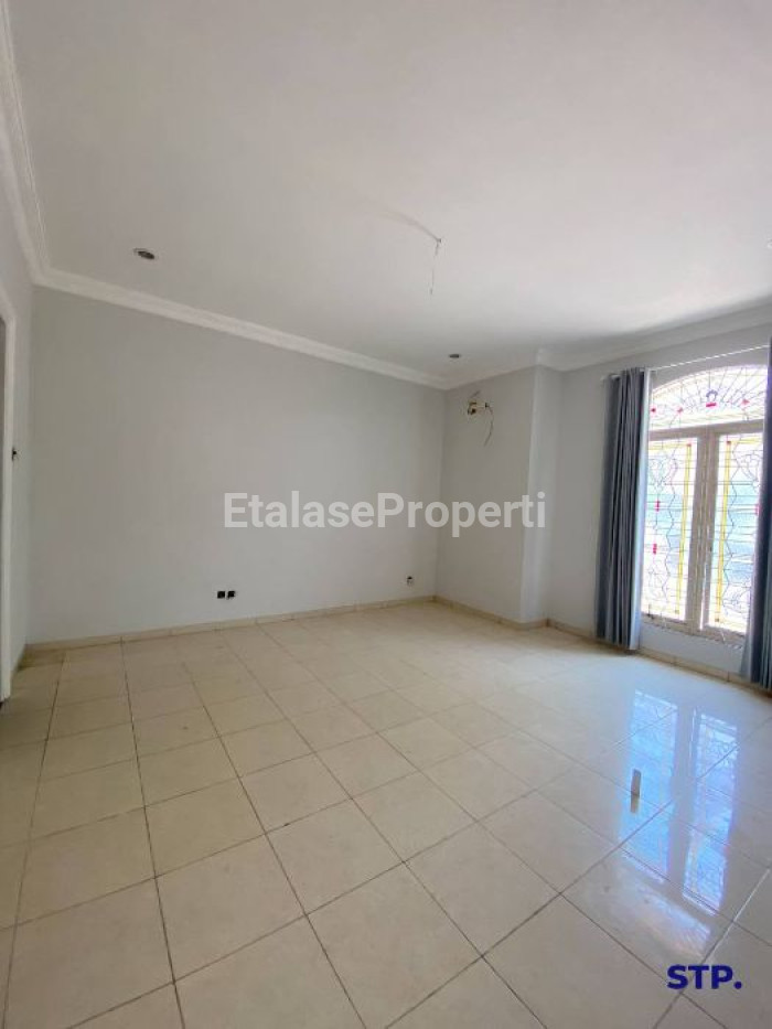 Foto properti Disewakan Rumah 2 Lantai Di Wisata Bukit Mas 1 Surabaya 4
