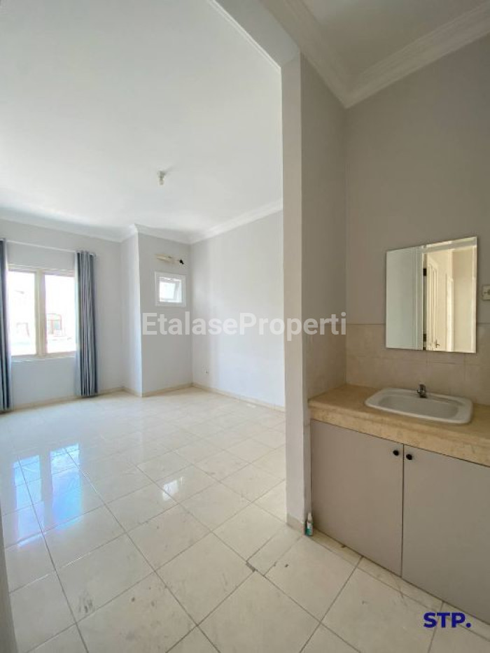 Foto properti Disewakan Rumah 2 Lantai Di Wisata Bukit Mas 1 Surabaya 8