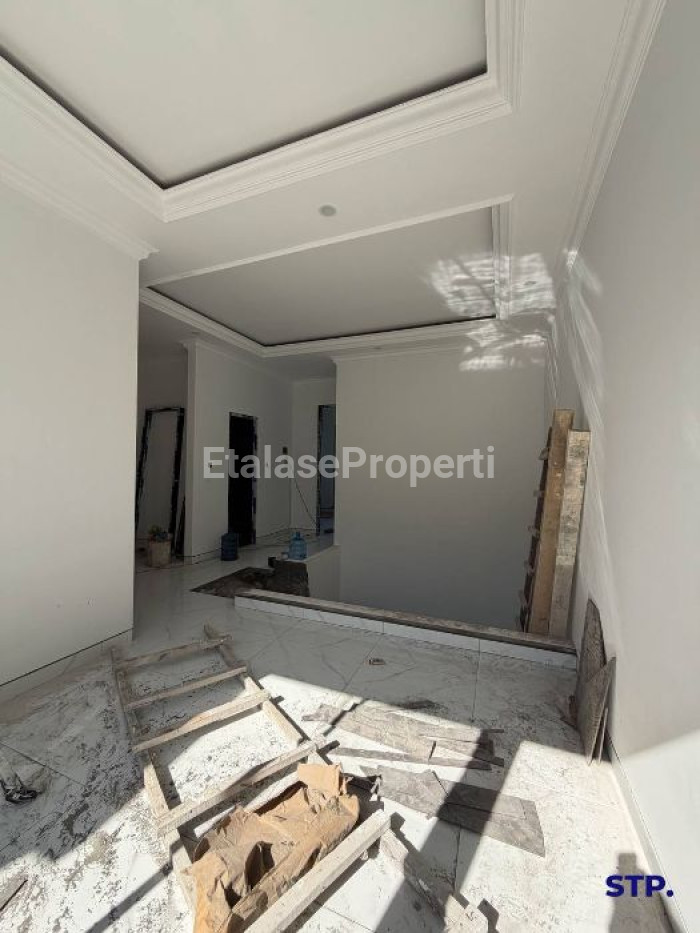 Foto properti Rumah Baru American Classic 2 Lantai Di Manyar Kertoadi Surabaya Tipe A 6