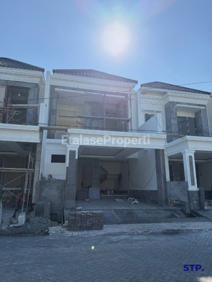 Foto properti Rumah Baru American Classic 2 Lantai Di Manyar Kertoadi Surabaya Tipe C 1