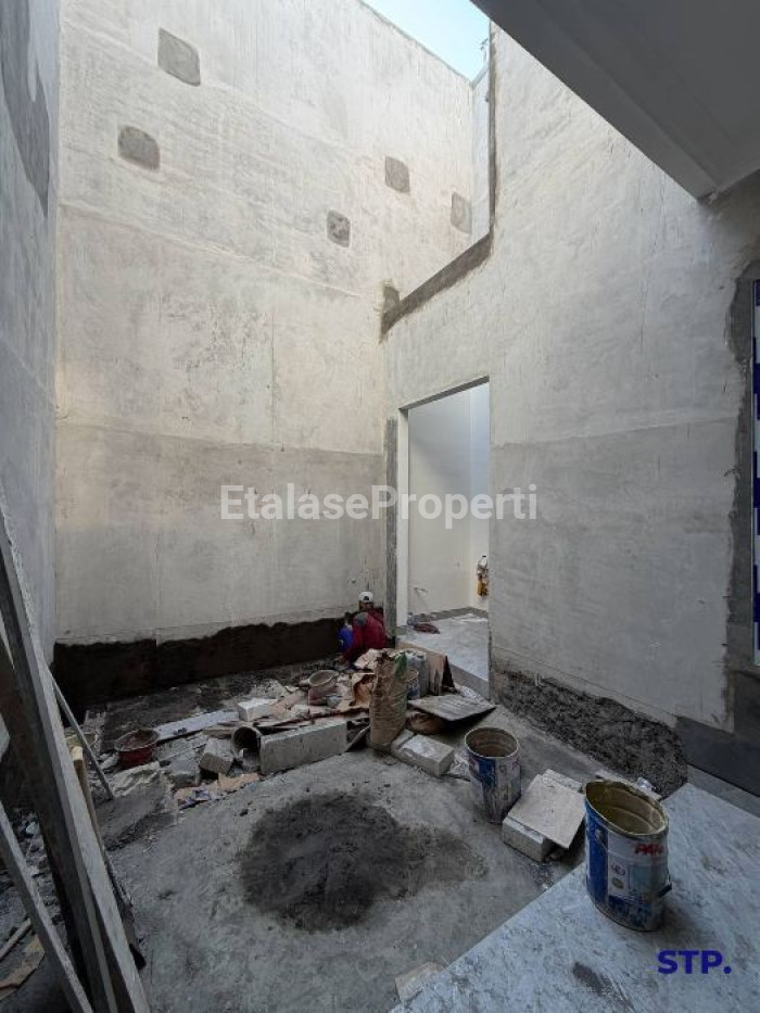 Foto properti Rumah Baru American Classic 2 Lantai Di Manyar Kertoadi Surabaya Tipe C 5
