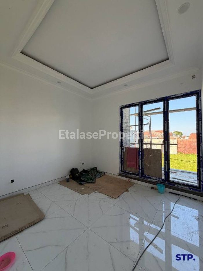 Foto properti Rumah Baru American Classic 2 Lantai Di Manyar Kertoadi Surabaya Tipe Hoek 8
