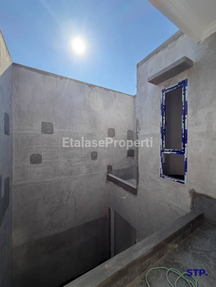 Foto properti Rumah Baru American Classic 2 Lantai Di Manyar Kertoadi Surabaya Tipe Hoek 10