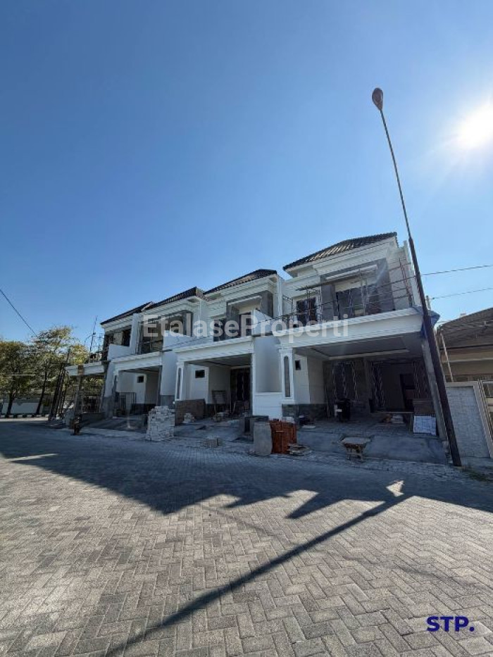 Foto properti Rumah Baru American Classic 2 Lantai Di Manyar Kertoadi Surabaya Tipe E 1