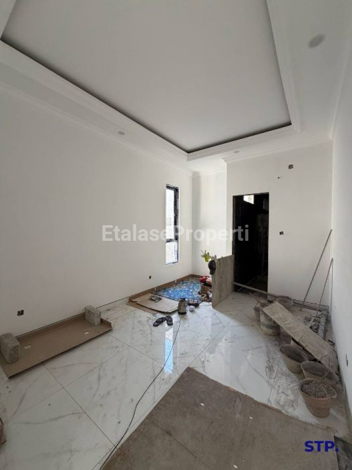 Foto properti Rumah Baru American Classic 2 Lantai Di Manyar Kertoadi Surabaya Tipe E 9