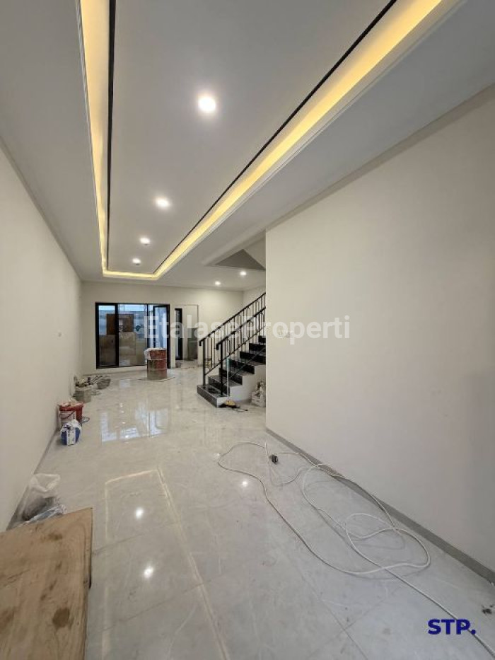 Foto properti Rumah Baru Modern Di Perumahan Sutorejo Prima 3