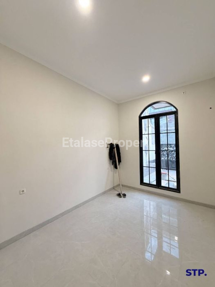 Foto properti Rumah Baru Modern Di Perumahan Sutorejo Prima 4