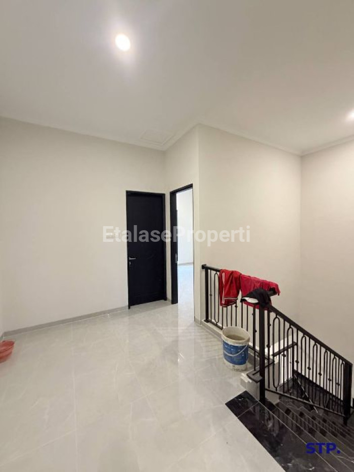 Foto properti Rumah Baru Modern Di Perumahan Sutorejo Prima 7