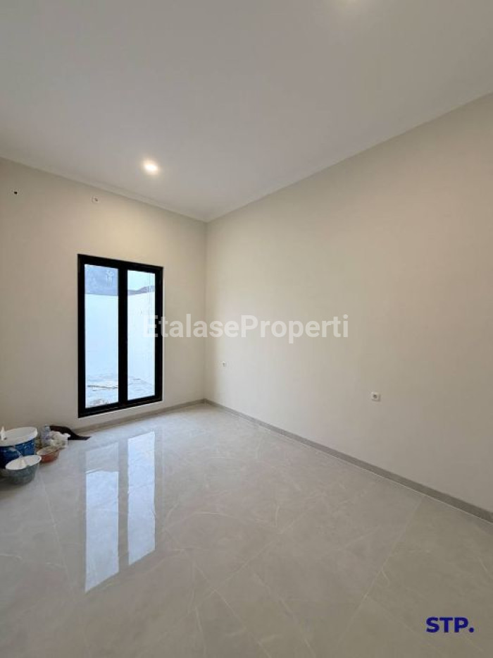 Foto properti Rumah Baru Modern Di Perumahan Sutorejo Prima 8