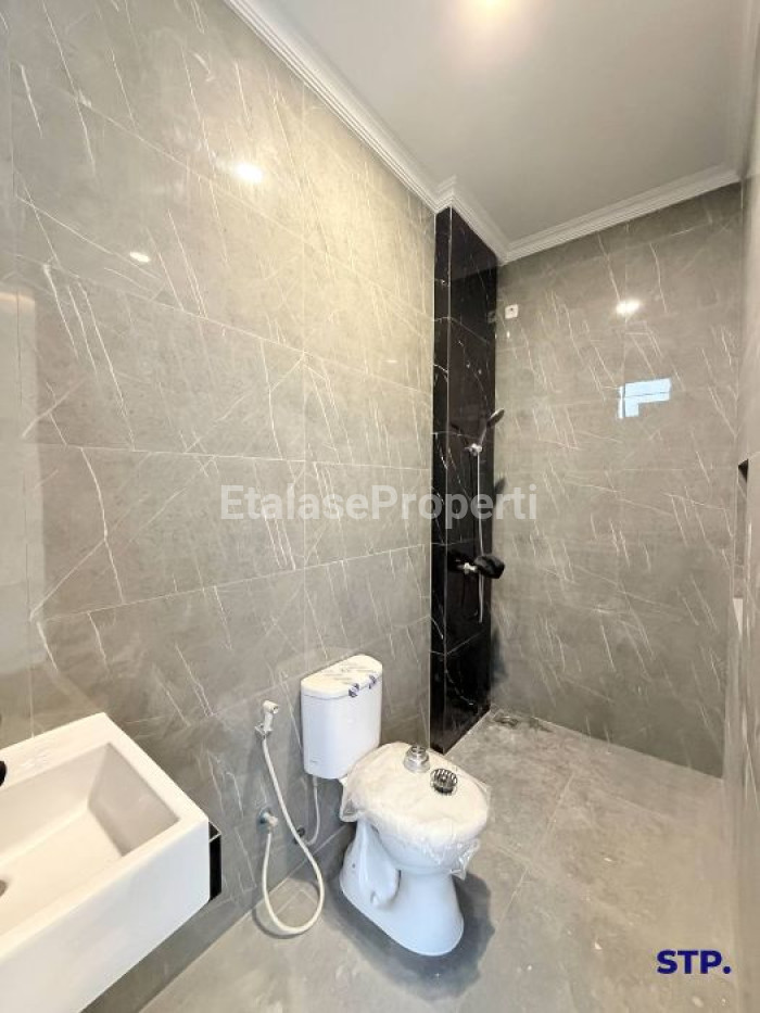 Foto properti Rumah Baru Modern Di Perumahan Sutorejo Prima 10