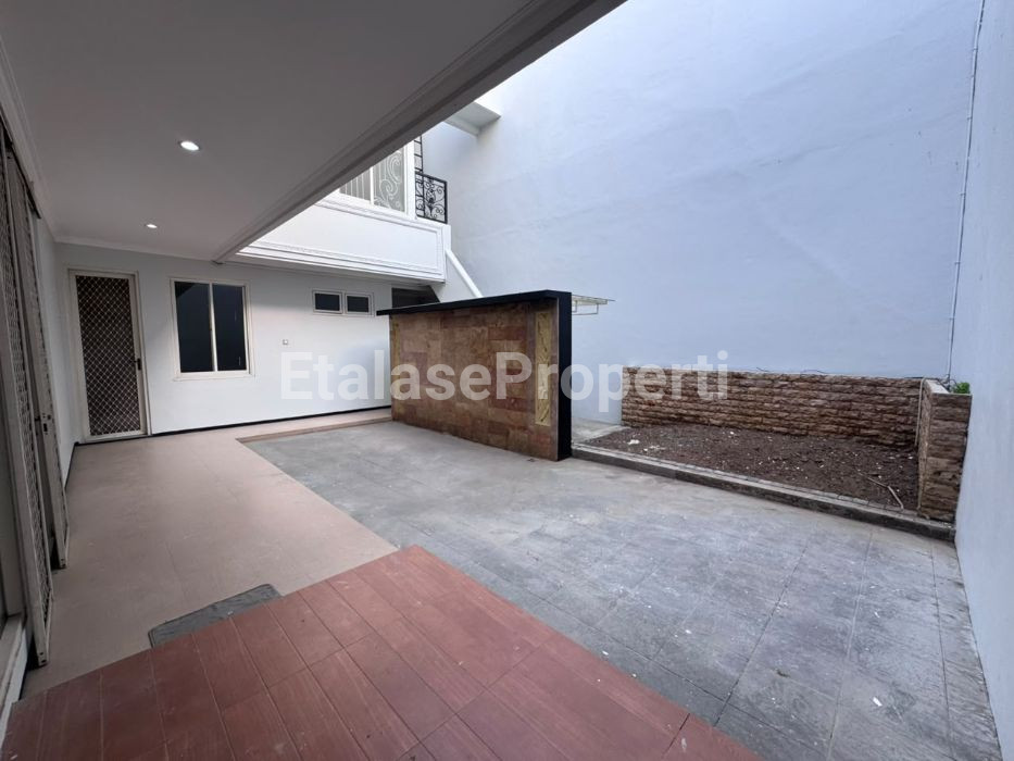 Foto properti Dijual Rumah Di Dharmahusada Megah Permai 5