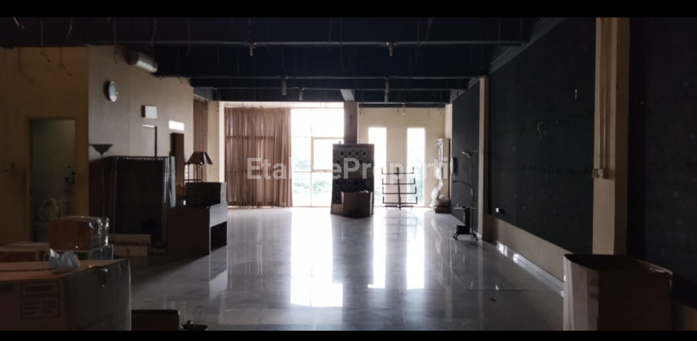 Foto properti Jarang Ada, Ruko Lebar 9 Meter (tan Lina) 3