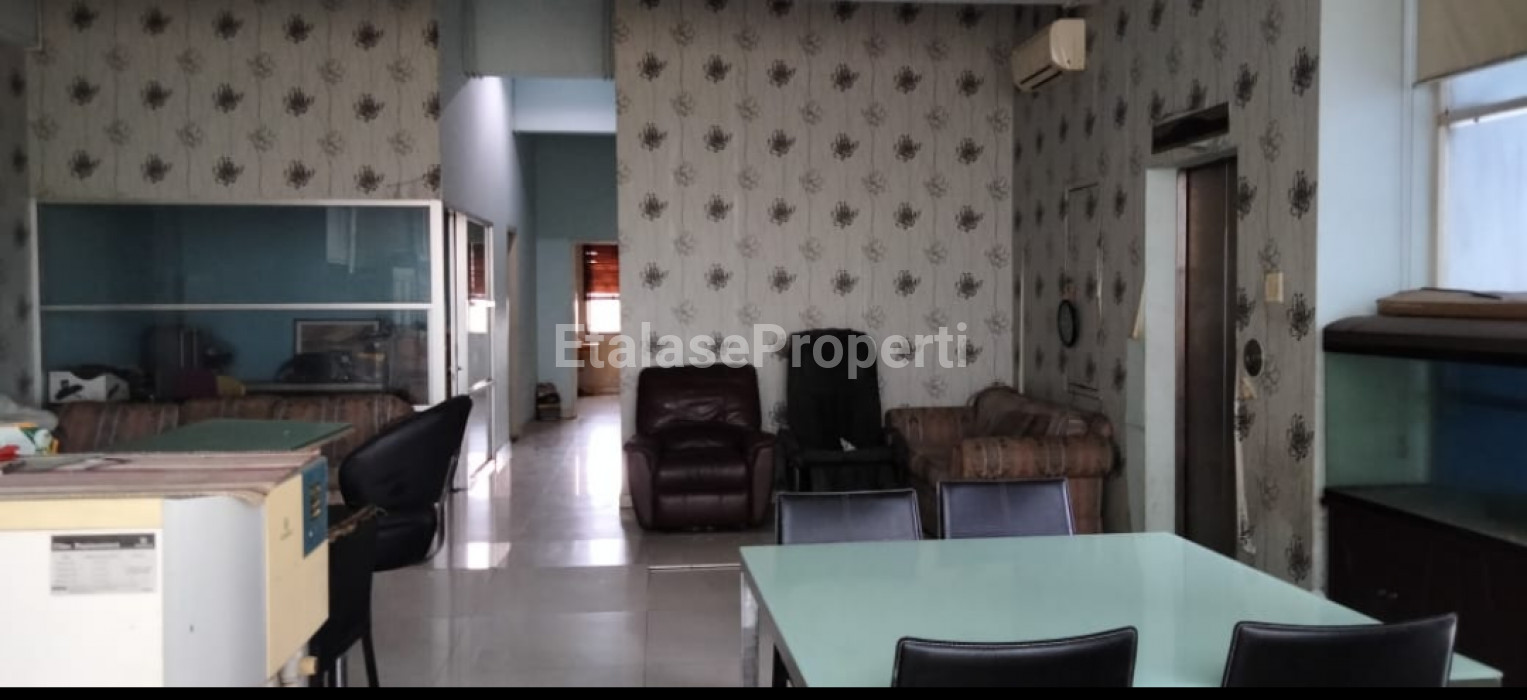 Foto properti Jarang Ada, Ruko Lebar 9 Meter (tan Lina) 4