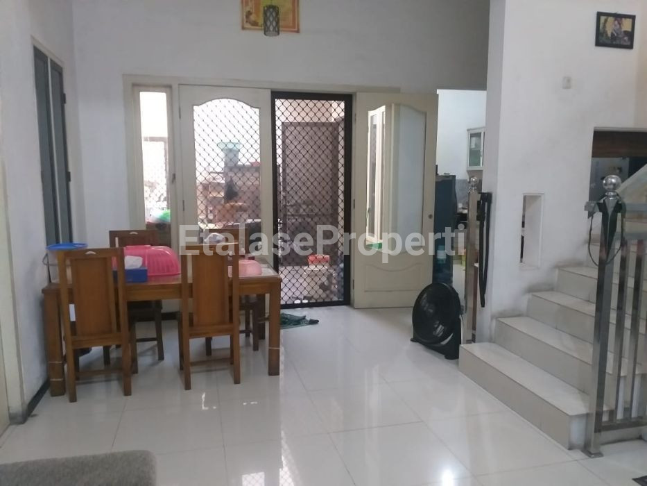 Foto properti Dijual Rumah Siap Huni 2 Lantai Daerah Tenggilis Utara Surabaya 1
