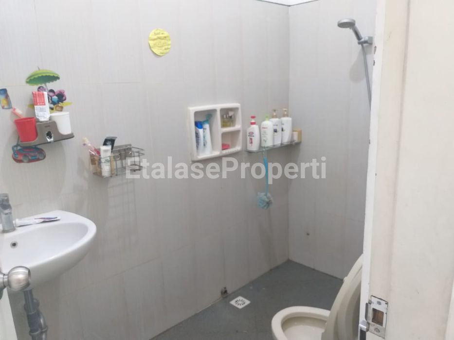 Foto properti Dijual Rumah Siap Huni 2 Lantai Daerah Tenggilis Utara Surabaya 3