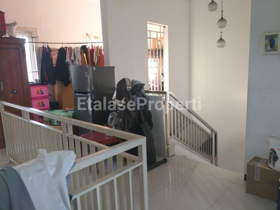 Foto properti Dijual Rumah Siap Huni 2 Lantai Daerah Tenggilis Utara Surabaya 4