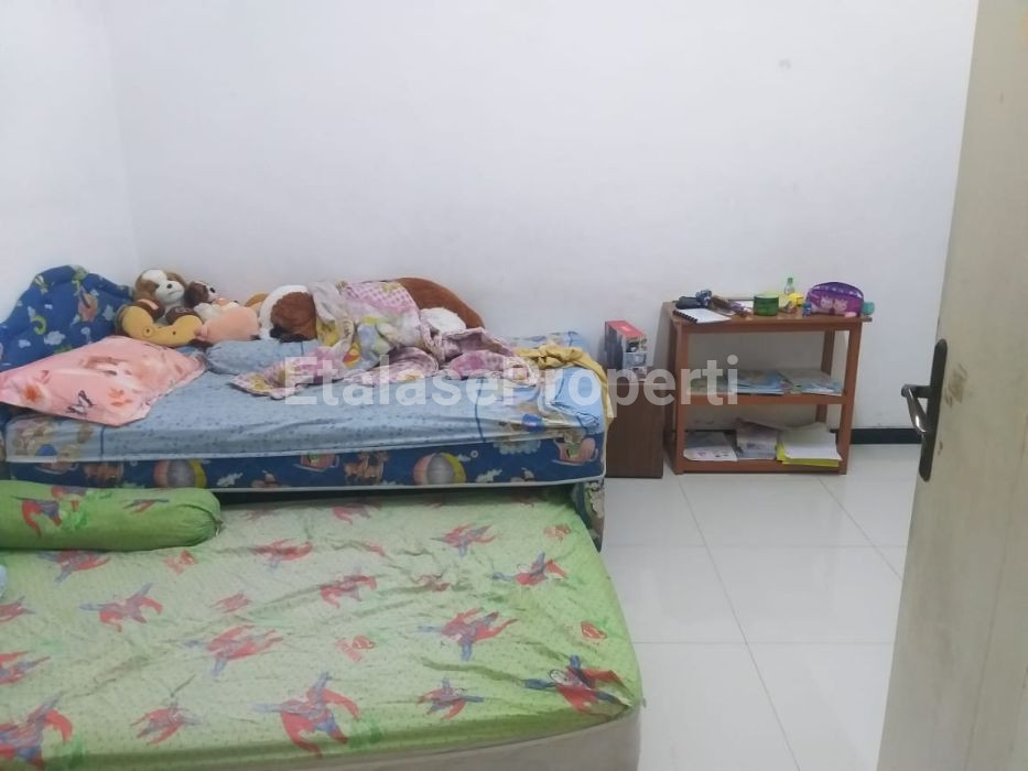 Foto properti Dijual Rumah Siap Huni 2 Lantai Daerah Tenggilis Utara Surabaya 5