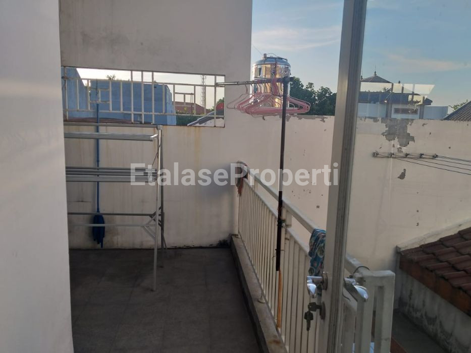 Foto properti Dijual Rumah Siap Huni 2 Lantai Daerah Tenggilis Utara Surabaya 7