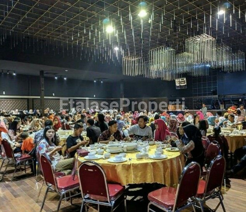 Foto properti Dijual Bangunan Commercial Karaoke Restoran Cafe Hall Kantor Lumajang 3