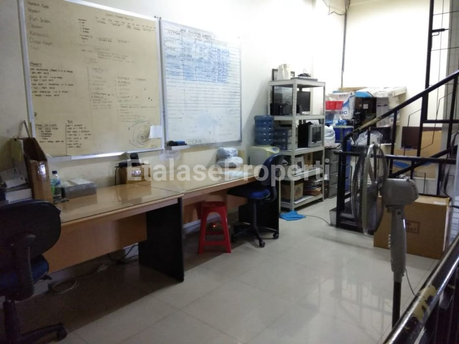Foto properti Ruko Klampis Jaya 3 Lantai Siap Huni 6