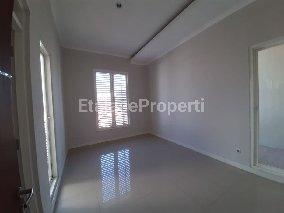 Foto properti Dijual Cepat Rumah Siap Huni Di Lebak Indah Surabaya Timur 2