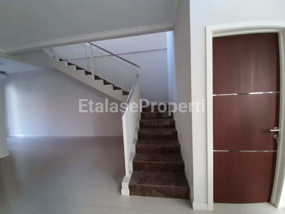 Foto properti Dijual Cepat Rumah Siap Huni Di Lebak Indah Surabaya Timur 3