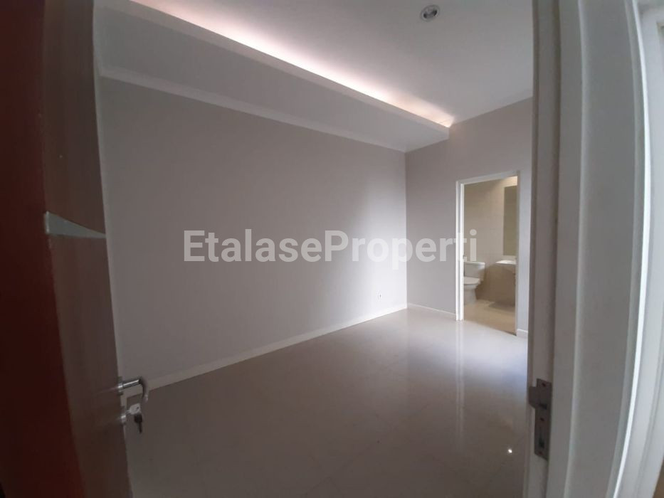 Foto properti Dijual Cepat Rumah Siap Huni Di Lebak Indah Surabaya Timur 4