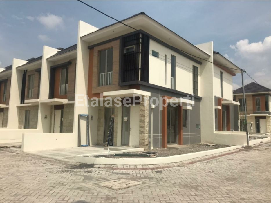 Foto properti DiJUAL Rumah GREENLAND~Garbera  Raya Menganti-Sby Barat 2