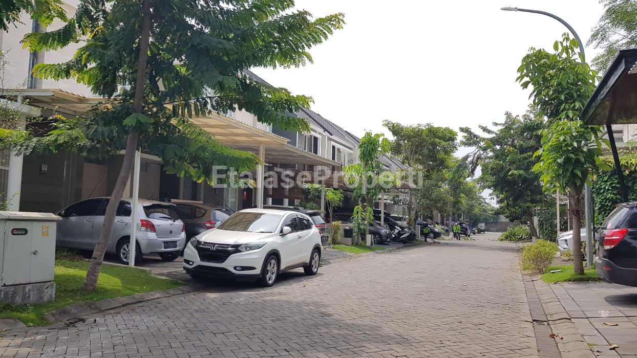 Foto properti SEWA RUMAH BARU THE GREENLAKE, CITRALAND, SURABAYA-BARAT 2