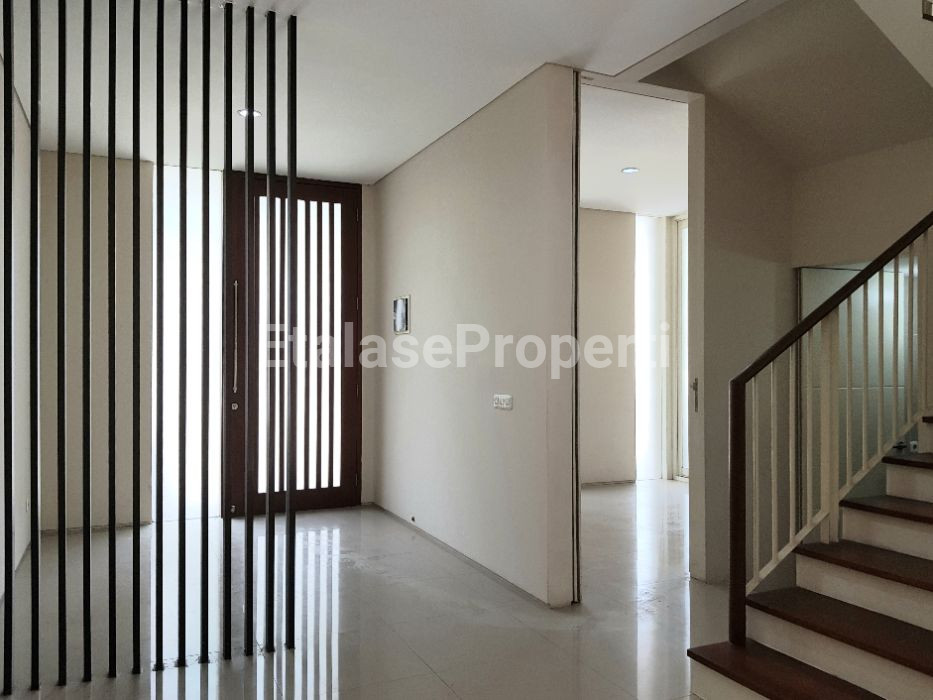Foto properti SEWA RUMAH BARU THE GREENLAKE, CITRALAND, SURABAYA-BARAT 3
