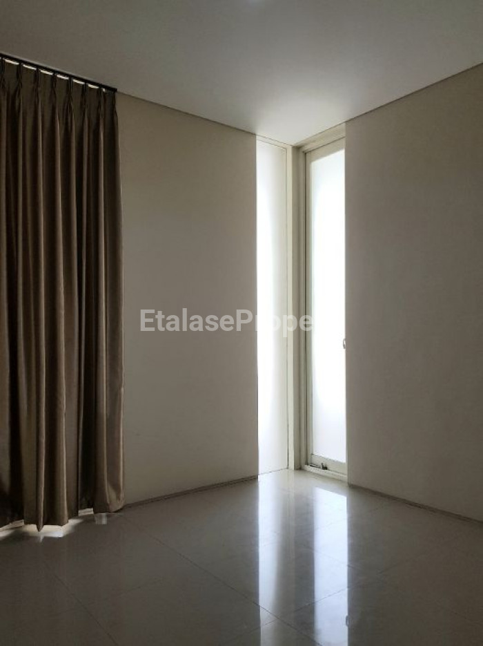 Foto properti SEWA RUMAH BARU THE GREENLAKE, CITRALAND, SURABAYA-BARAT 5