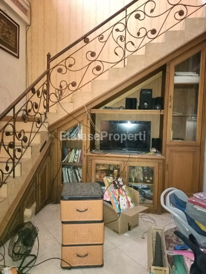 Foto properti Dijual Rumah Ciamik...Mewah Siap Huni Lokasi Perum. Karah Tama Asri I 4